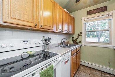 4 Rose St unit 7,C-1, Oceanside, NY 11572 - photo 7