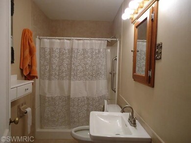 1422 Clarendon Ave, Niles, MI 49120 - photo 5