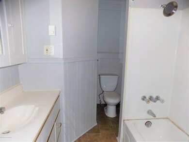539 E Pine Apt 1 St, Olyphant, PA 18447 - photo 6
