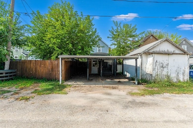 1756 Bruck St (Exterior)-6