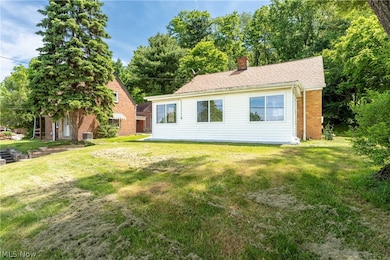 View of front of property featuring a front yard