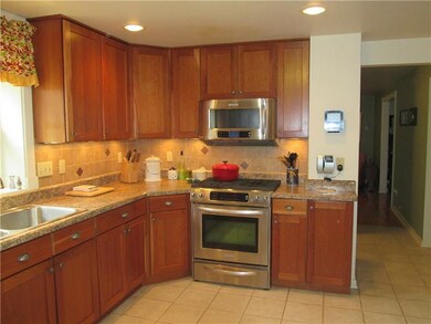 Dual fuel w/convection oven, microwave.