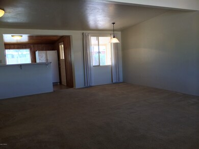 Living & dining room, breakfast bar