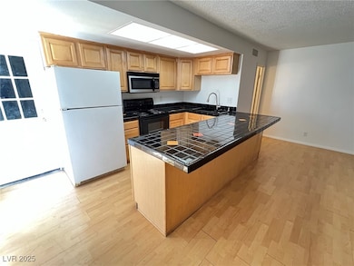 913 Willow Tree Dr unit B, Las Vegas, NV 89128 - photo 5