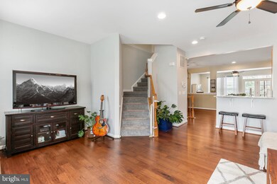 25286 Gothic Square, Chantilly, VA 20152 - photo 4