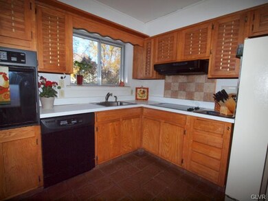 155 Jonathan Dr, Easton, PA 18045 - photo 2