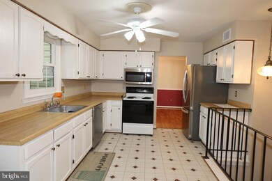 7701 Groveland Heights Ct, Springfield, VA 22153 - photo 6