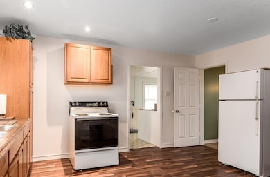 110 E 17th St, Auburn, IN 46706 - photo 7