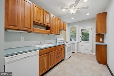 226 N Linden Ave, Upper Darby, PA 19082 - photo 4