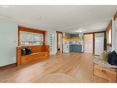 830 Oceanway St, Seaside, OR 97138 - photo 4