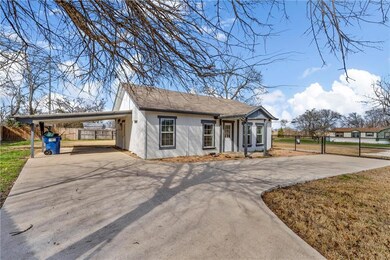 601 Eagle Dr, Eddy, TX 76524 - photo 4