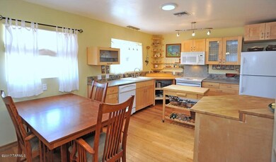 Eat-In Kitchen