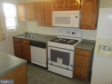 1040 Middleborough Rd, Essex, MD 21221 - photo 5