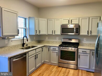 2506 Clover Field Cir, Herndon, VA 20171 - photo 2