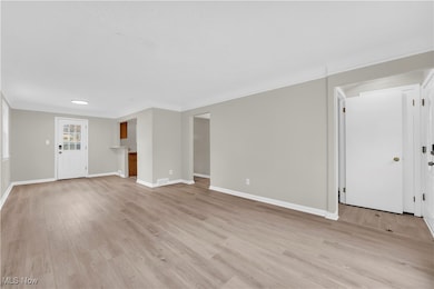 20160 Beachview Dr, Euclid, OH 44117 - photo 5