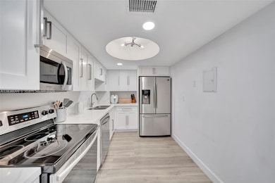 Carriage Club North unit 815, Miami Beach, FL 33140 - photo 6