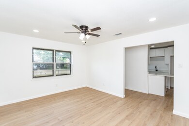 608 Circle Way, Alvin, TX 77511 - photo 3