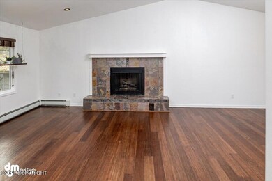 6408 Tolhurst Ct, Anchorage, AK 99504 - photo 5