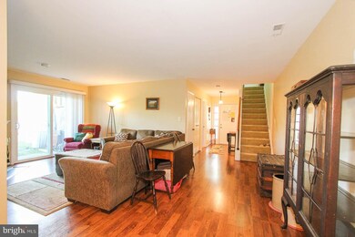 20171 Locustdale Dr, Germantown, MD 20876 - photo 2