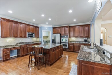Granite countertops, SS appliances
