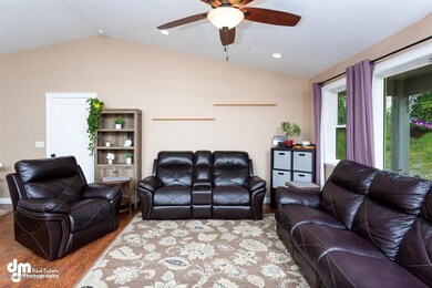 26-Living KJC_0040