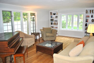 33 Raymond St, Nashua, NH 03064 - photo 5