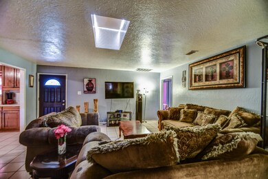 family room 3