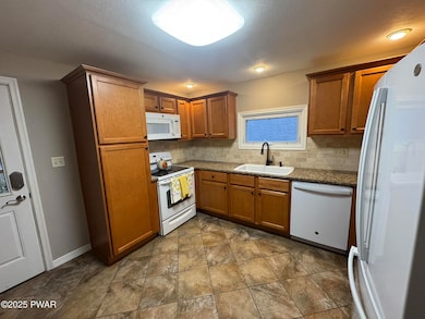 Kitchen - 818 Henry St, Archbald PA