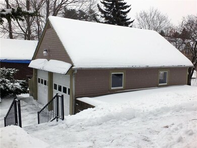 Garage has brand new roofing and new...
