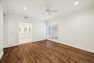 11711 Memorial Dr unit 127, Houston, TX 77024 - photo 5