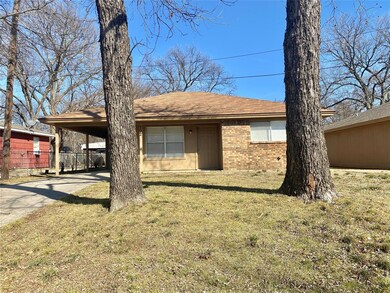 722 N Taylor St, Gainesville, TX 76240 - photo 3