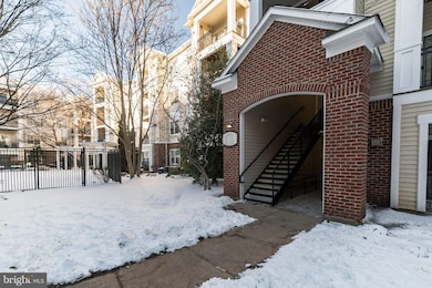 12953 Centre Park Cir unit 219, Herndon, VA 20171 - photo 2