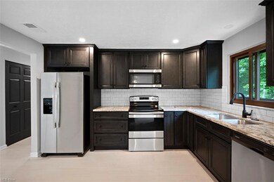 26744 Skyline Dr, Olmsted Falls, OH 44138 - photo 4