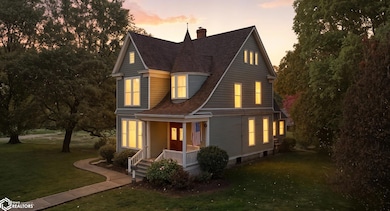 327 S 2nd St, Wapello, IA 52653 - photo 2