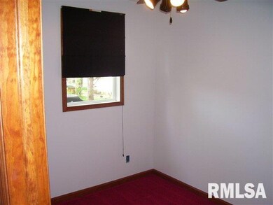 521 S Elm St, Lincoln, IL 62656 - photo 4