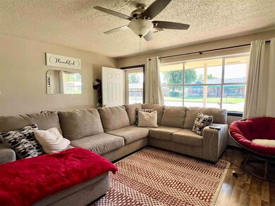 922 Robin Rd, Blackwell, OK 74631 - photo 3