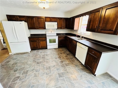 274 Pine Cir, Dunbar, WV 25064 - photo 6