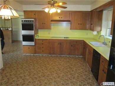 Kitchen - angle 1