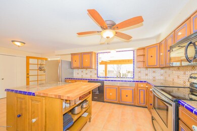 10510 kitchen area