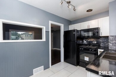 1030 E 18th St, Davenport, IA 52803 - photo 6
