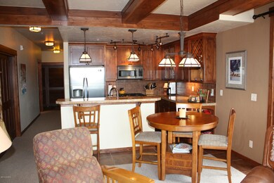 Dining & Kitchen