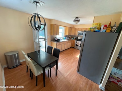 6105 Herron Ct, Louisville, KY 40229 - photo 6