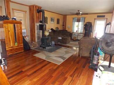 269 E Ridge St, Coaldale, PA 18218 - photo 4