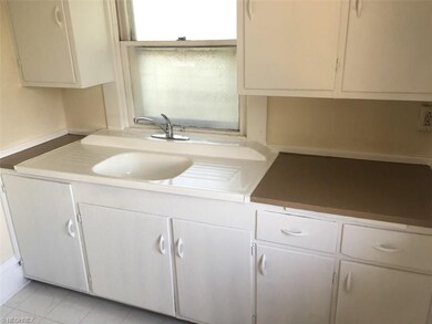 1520 2nd St SE unit 2, Canton, OH 44707 - photo 4