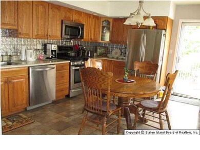 81 Cliff St, Staten Island, NY 10305 - photo 4