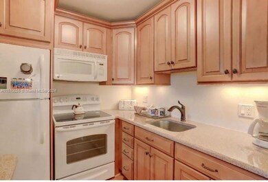 146 Windsor E unit G, West Palm Beach, FL 33417 - photo 7