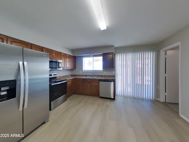 828 N Pine Ct, Gilbert, AZ 85233 - photo 4