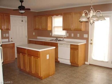 Kitchen. with island