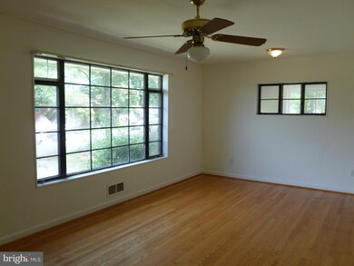 6508 Hillside Ln, Alexandria, VA 22306 - photo 5