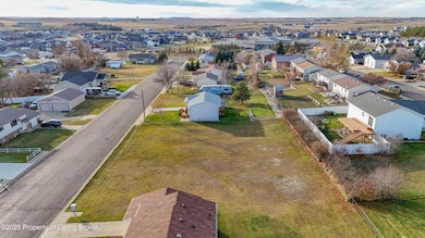 860 27th St W, Dickinson, ND 58601 - photo 3